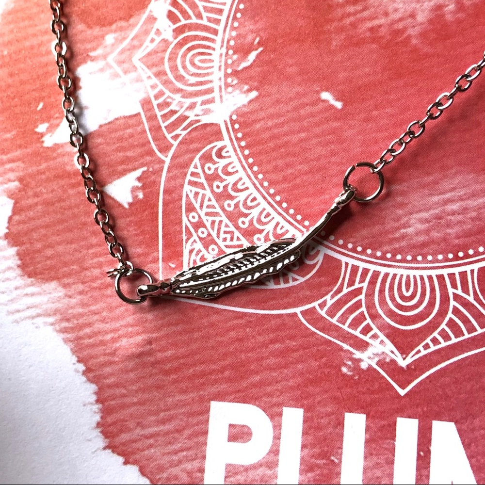 Tuvous Delicate Silver Plated Feather Necklace New